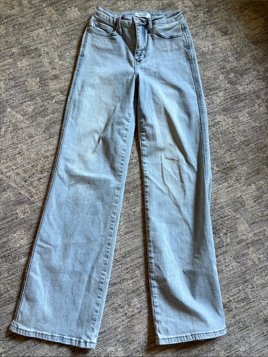 Judy Blue Denim - Judy Blue Light Wash straight Leg Jeans - size 3/26 - straight fit